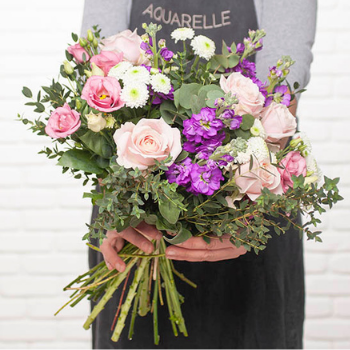 bouquet de fleurs roses et violettes bouquet de fleurs roses et violettes