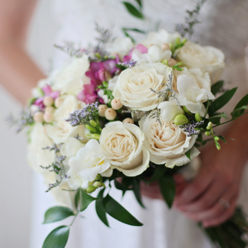 mariée roses blanches mariée roses blanches
